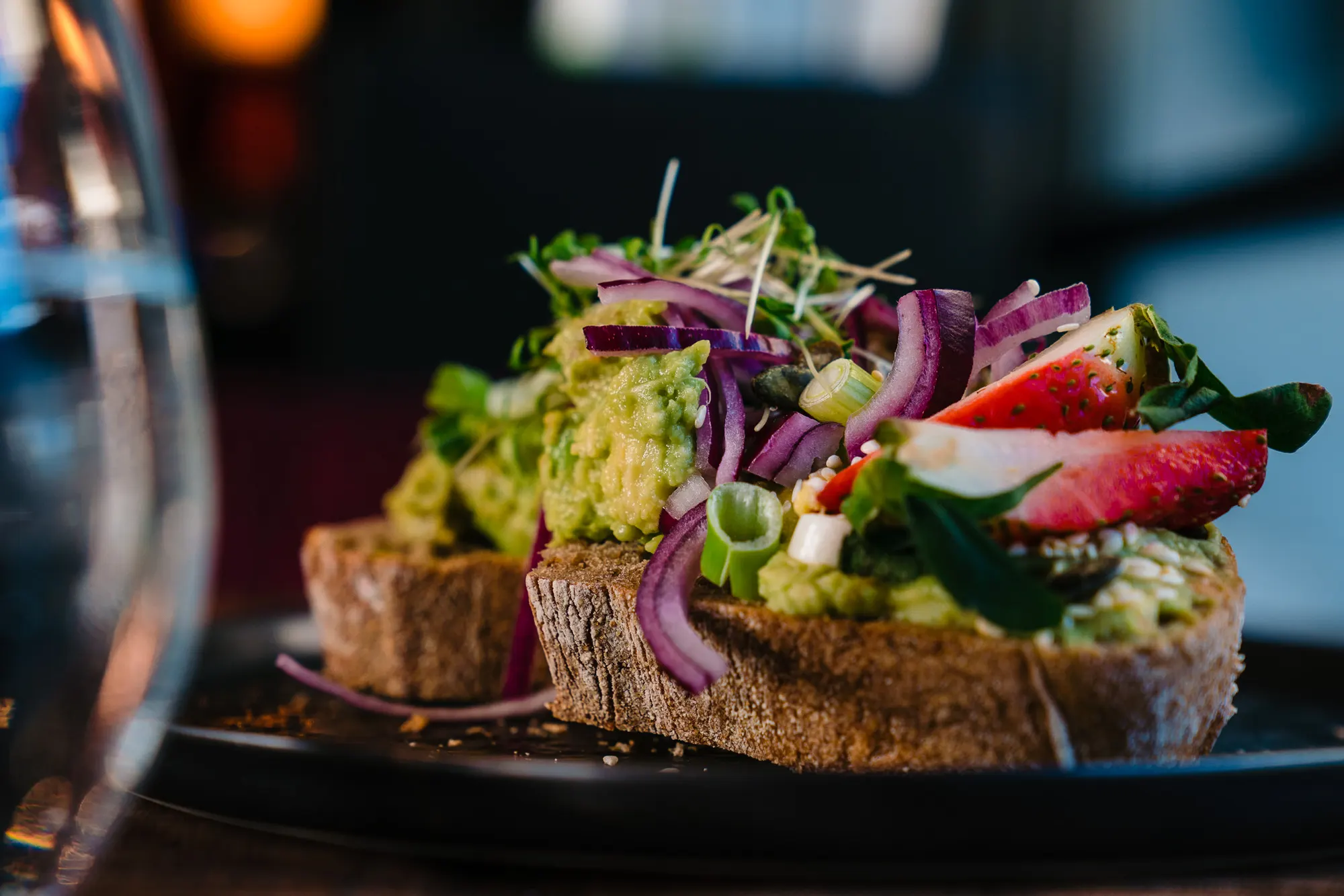 Toast met guacamole