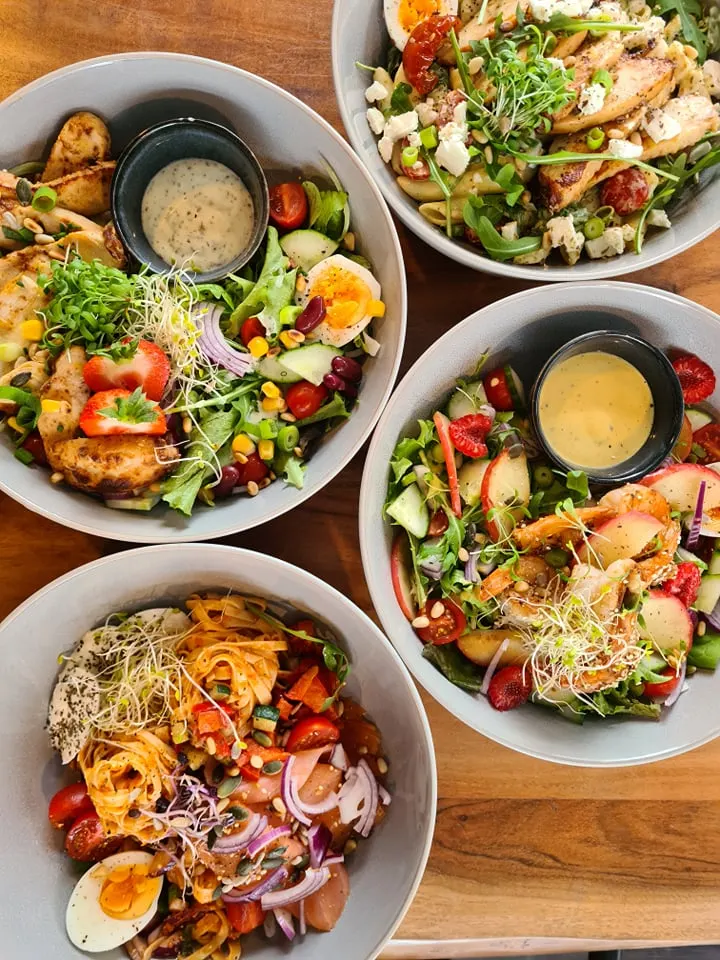 Vier verse lunchsalades